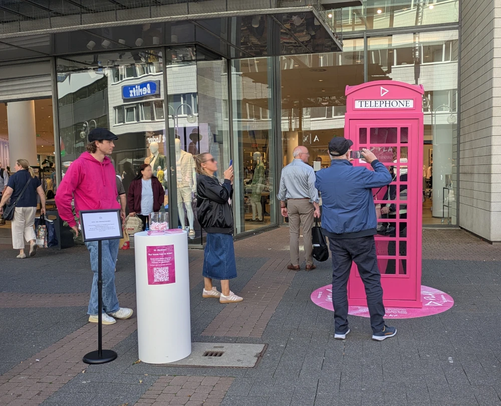 Ed Sheeran ruft an! 📞 Wie eine Telefonzelle auf der Schildergasse zum Musik-Hotspot wurde