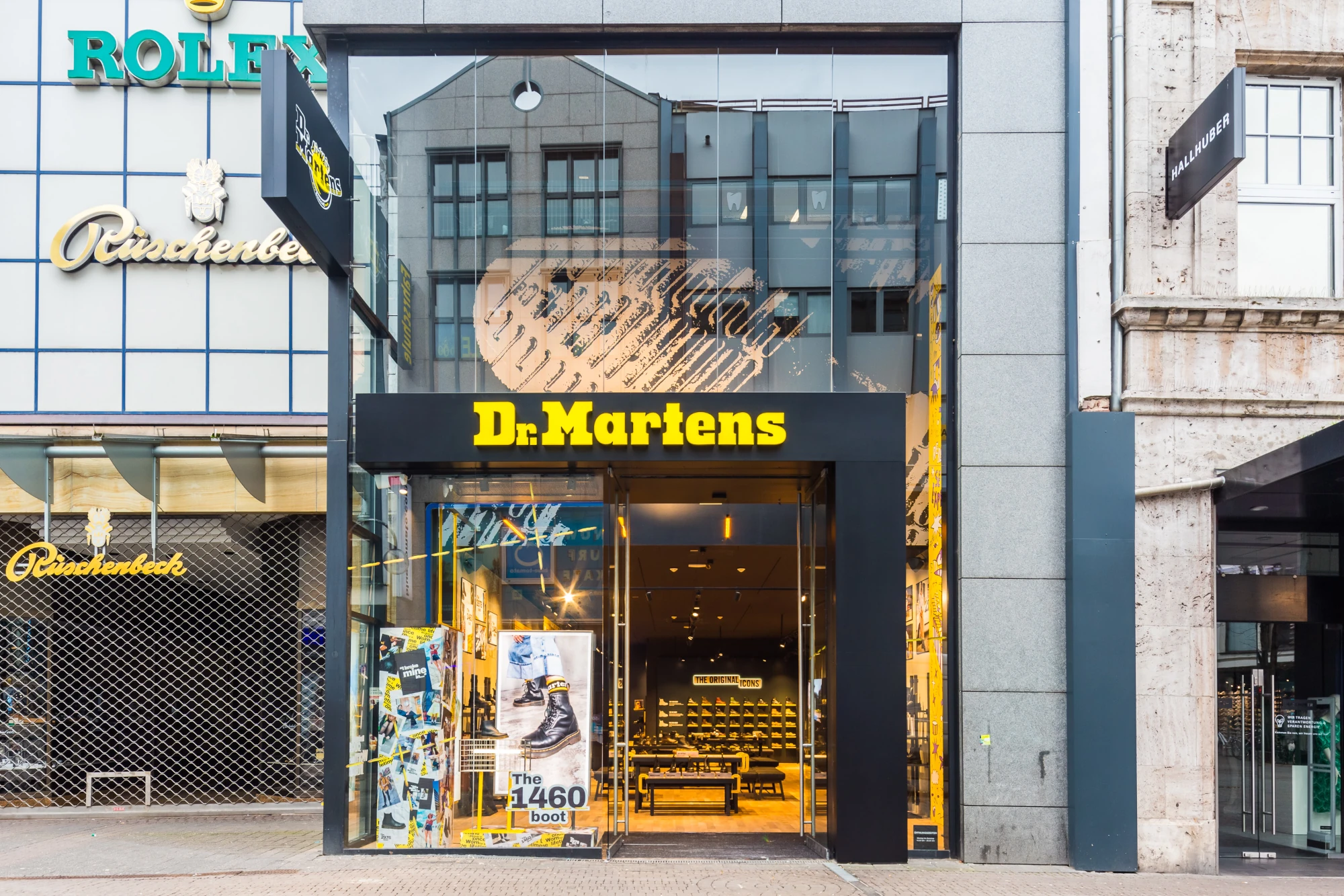 FLASHBACK: Dr. Martens eröffnet seinen größten Store in der Schildergasse