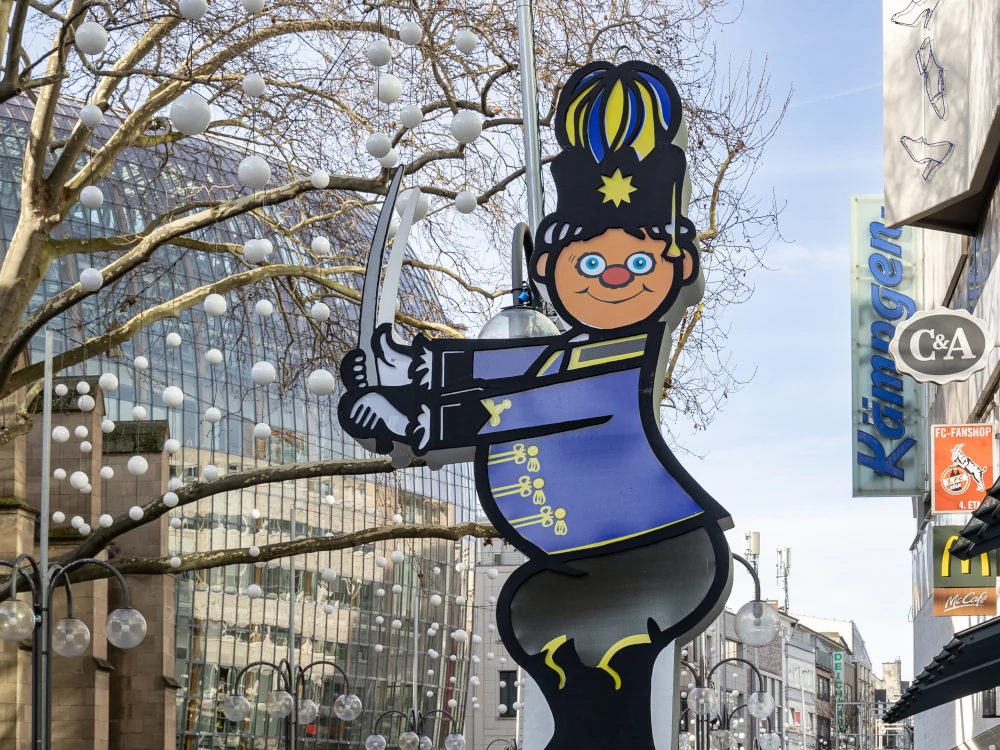 Karneval-Highlight in der Schildergasse: Das Dreigestirn plaudert backstage